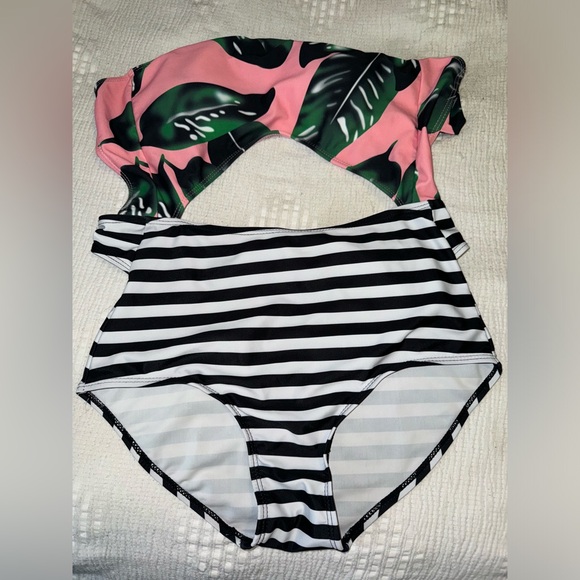 NEW W/o tags, Bathing Suit Small - Picture 1 of 3
